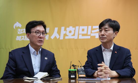 인사말하는 김민석 대표