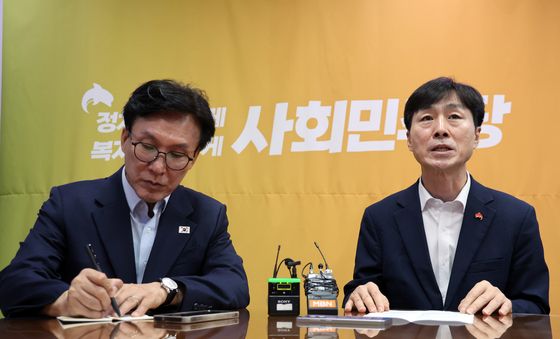 인사말하는 한창민 대표