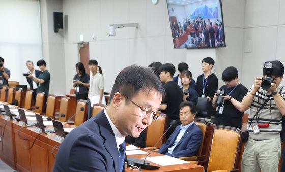 한병도, 이진숙 제명 촉구 결의안 투표