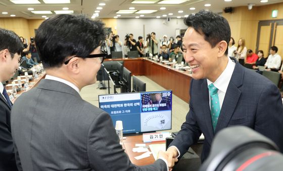 국회에서 만난 오세훈·한동훈