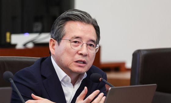 발언하는 김용범 정책실장