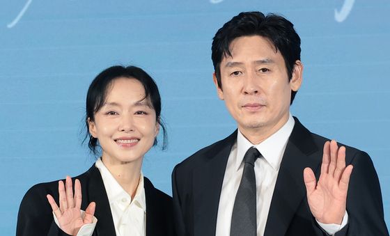 이창동 감독, 8년 만의 신작…전도연·설경구 함께