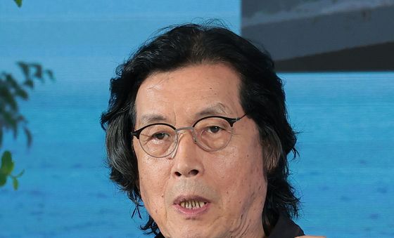 이창동 감독, 8년 만에 돌아온 거장