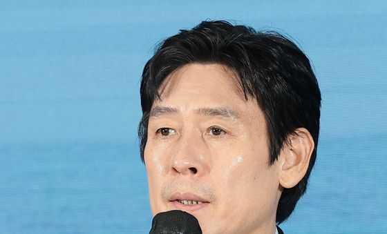 인사말 하는 설경구
