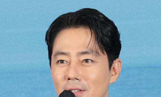 인사말 하는 조인성