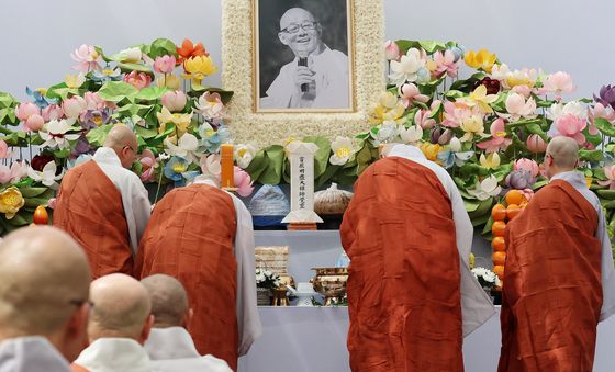 '행동하는 수행자' 명진스님 종교시민사회장 영결식