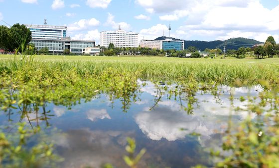 국토부·서울시 '용산공원 평행선'