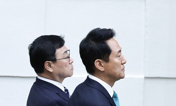 국기에 대한 경례하는 오세훈·정근식