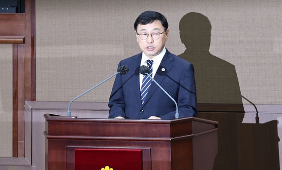 발언하는 정근식 교육감