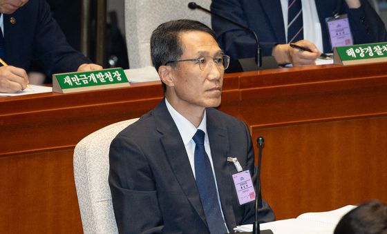예결위 자리한 유재성 경찰청장 직무대행