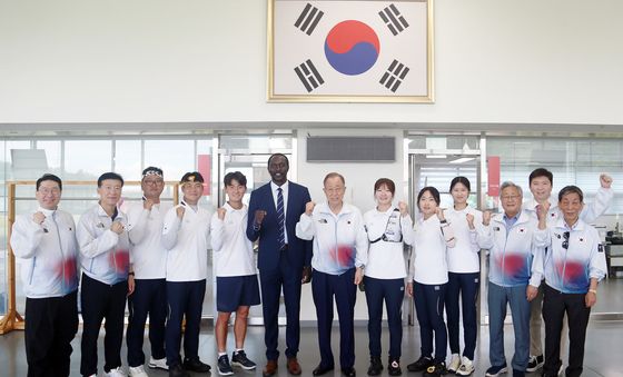 반기문 명예고문, AG 대한민국 선수단 격려 방문