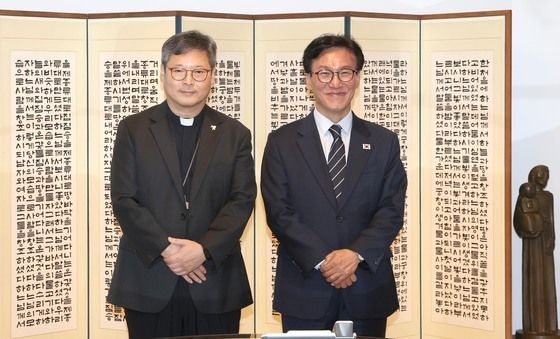 정순택 대주교 예방하는 김민석 대표