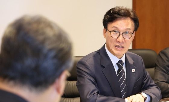 정순택 대주교 예방하는 김민석
