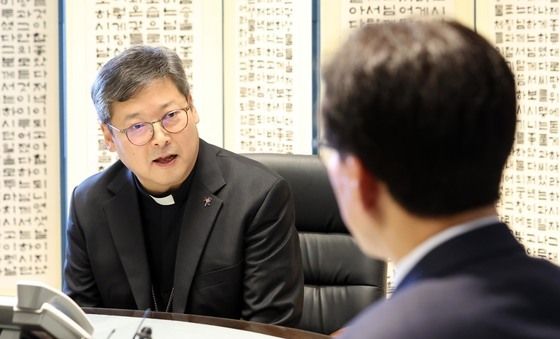 김민석 대표 접견하는 정순택 대주교