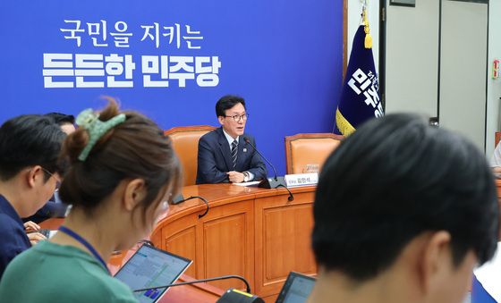 인선 브리핑하는 김민석 대표