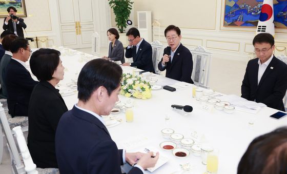 민주당 신임 당지도부 만난 이재명 대통령