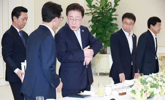 대화하는 이재명 대통령·김민석 대표