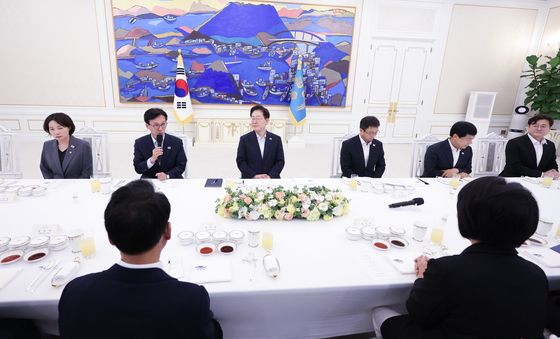 만찬 간담회 발언하는 김민석 대표