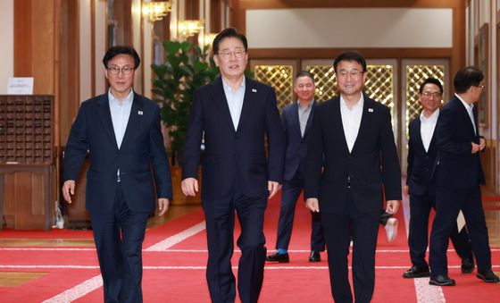 만찬 간담회장 향하는 이재명 대통령·김민석 대표