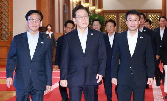 만찬 간담회장 향하는 이재명 대통령·김민석 대표