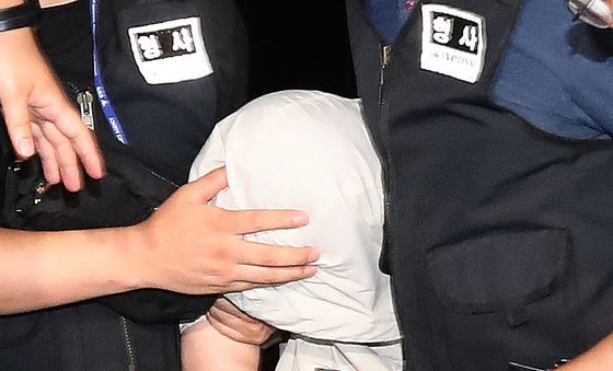 압송되는 중국인 유학생 살해 용의자