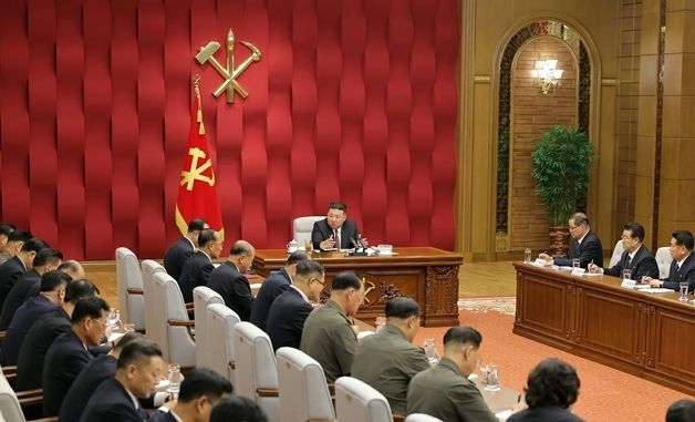 김정은, 노동당 제9기 제4차 정치국 확대회의 주재