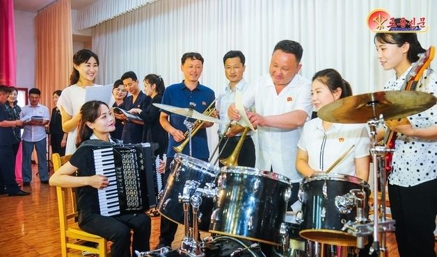 北 평양어린이식료품공장서 군중문화예술활동
