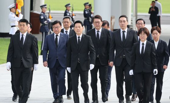 현충원 참배하는 국민의힘 지도부