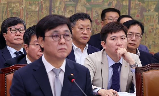 국회 문체위 전체회의 자리한 유승민 회장