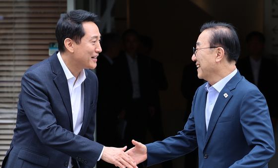 엿새 만에 다시 만난 김윤덕·오세훈