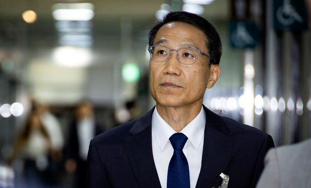 국회 정보위 출석하는 유재성 경찰청장 직무대행