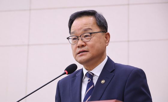 업무 현황 보고하는 정구창 차관