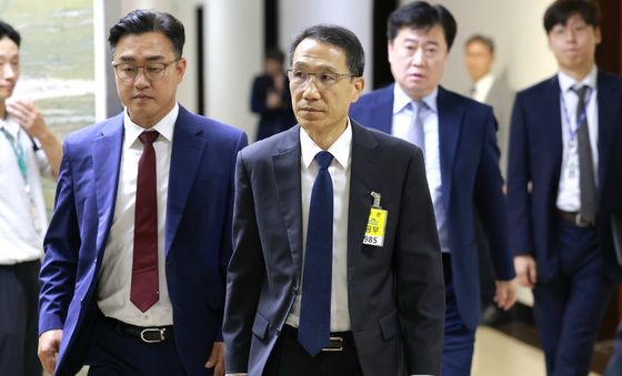 정보위원회 참석하는 유재성 경찰청장 직무대행