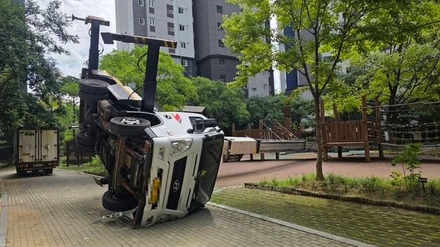 쓰러진 사다리차