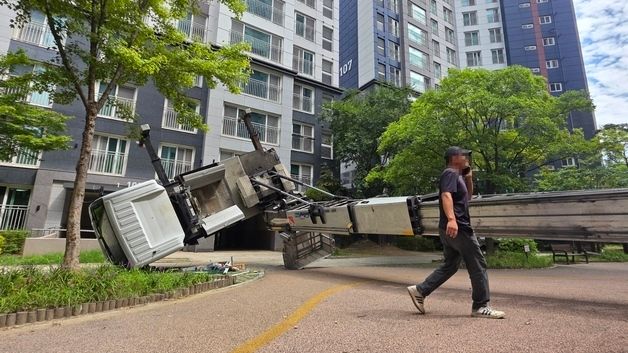 "이사는 해야 되는데…"