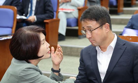 대화하는 한병도·한정애