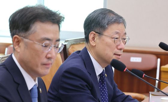 답변하는 노경필 법원행정처장