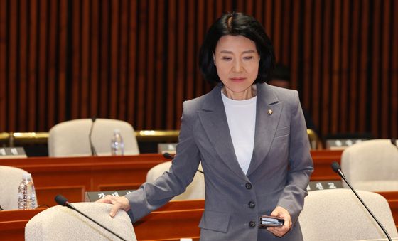 이진숙 의원, 의총 참석