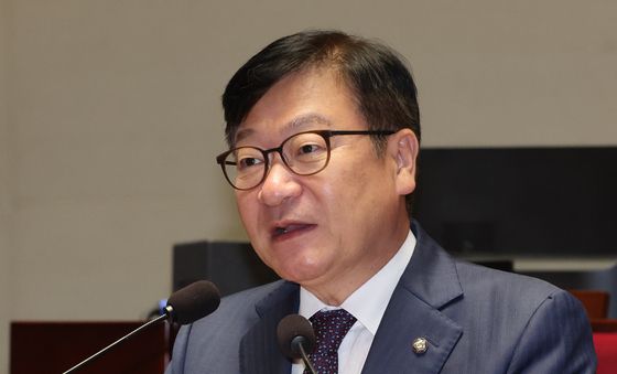 발언하는 정점식 원내대표