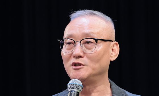 인사말 하는 이시찬 예술감독