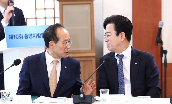 대화 나누는 추경호 대구시장·허태정 대전시장