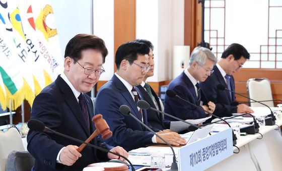 의사봉 두드리는 이재명 대통령