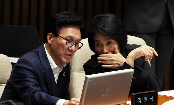 대화 나누는 김민석·최민희