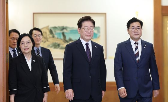 중앙지방협력회의 입장하는 이재명 대통령