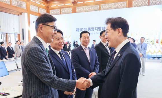인사 나누는 이재명 대통령·김철우 보성군수