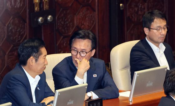 대화 나누는 더불어민주당 전·현 대표