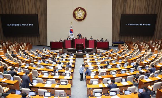 본회의 통과되는 이진숙 제명 촉구 결의안