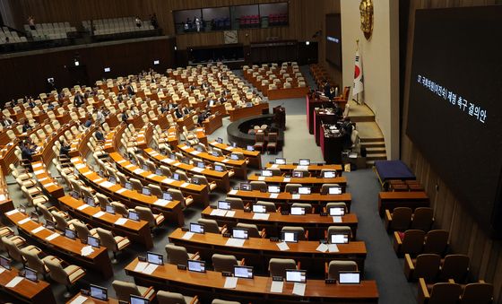 '5·18 폄훼논란' 이진숙 제명촉구 결의안 與주도 본회의 통과