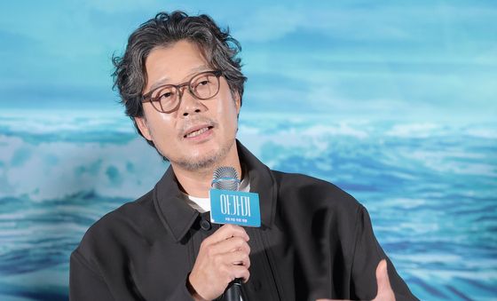 '아가미' 유재명, 목소리 연기 도전