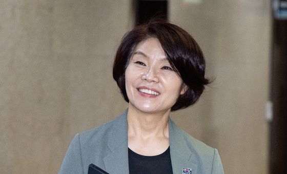 당무위 참석하는 한정애 민주당 사무총장